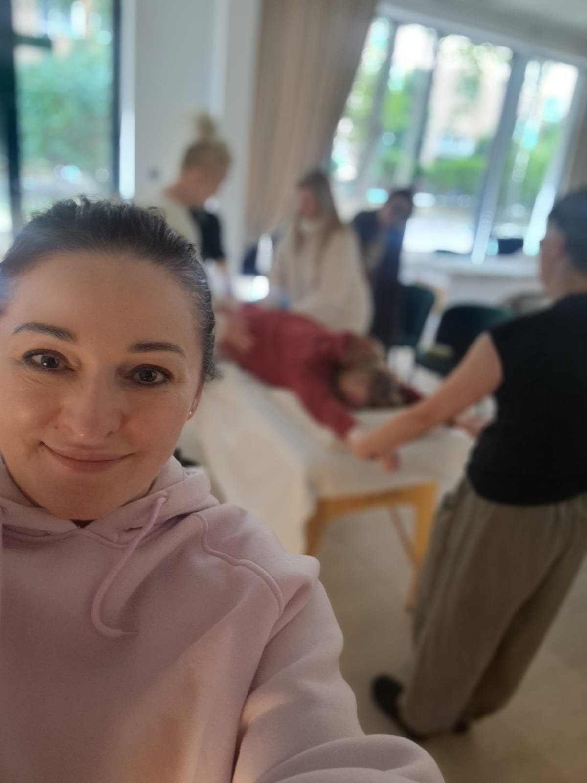 Magdalena Życka z uczestniczkami szkolenia Access Bars